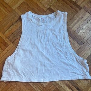 Lululemon athletic crop top. No size labeled, fits like a small